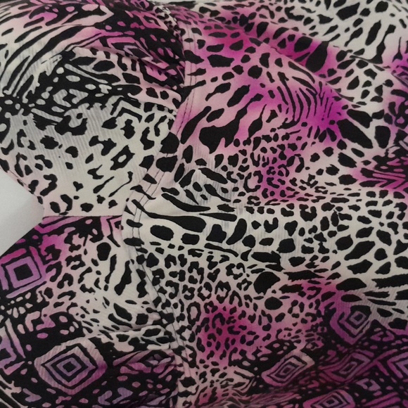 Catalina fuchia/black halter tankini bathing suit top. Size M 34-36 B/C cup. - Picture 2 of 10